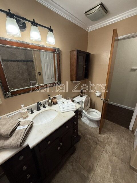 Building Photo - 1421 W 21st St