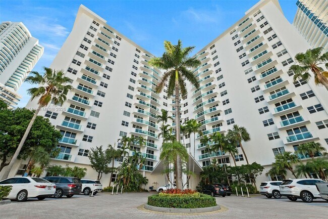 Building Photo - 3001 S Ocean Dr