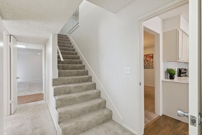 Building Photo - 2400 Sq Ft Condo for Rent Near Shopping