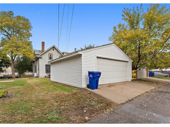 Building Photo - 882 Aurora Ave