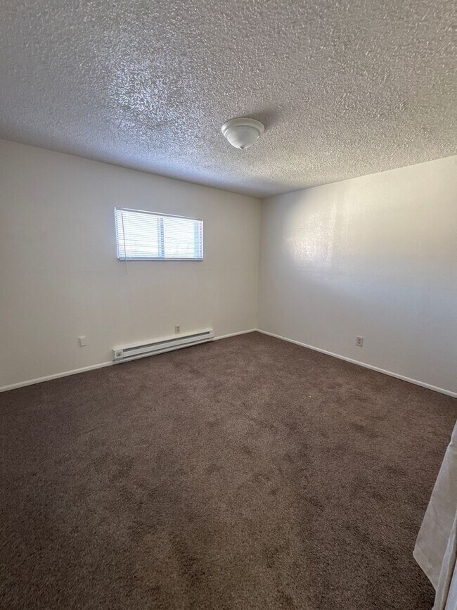 Building Photo - Quail Hollow 13