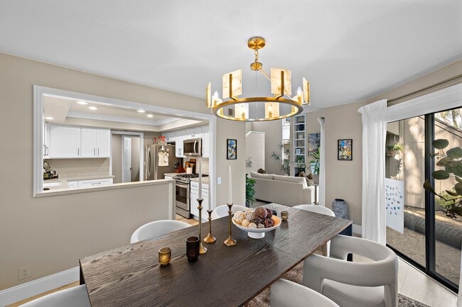 Building Photo - Charming Townhome in Turtle Rock