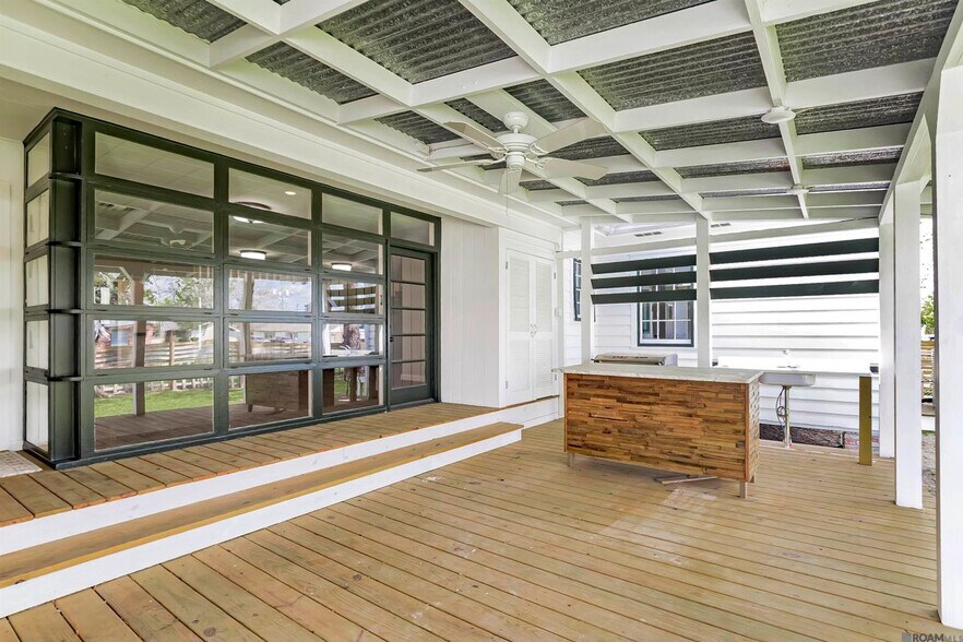 Building Photo - 222 E Sanders St