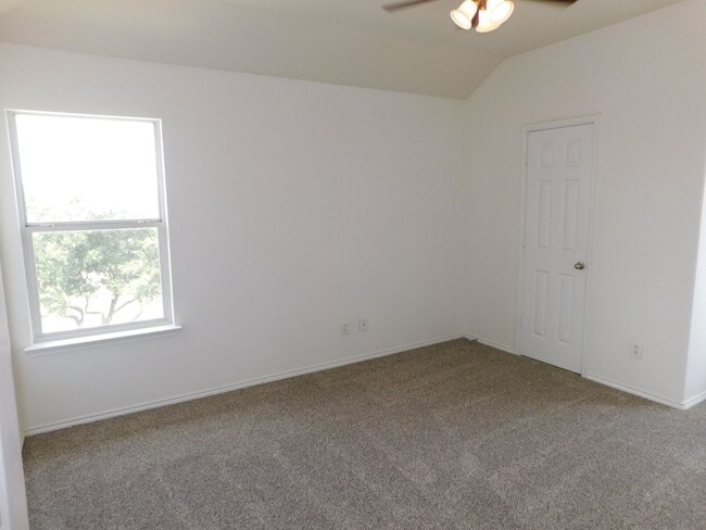 Building Photo - Large 4 bed house with master downstairs and 2 car garage on a cul- de-sac. Golf course community...