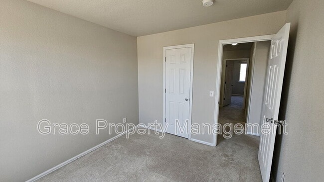 Building Photo - 325 W 116th Ave