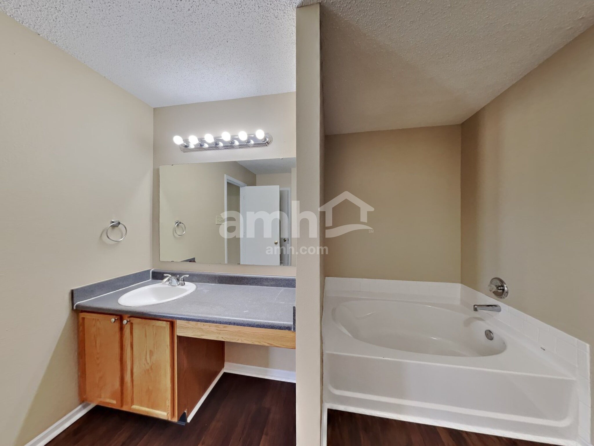 Building Photo - 10338 Kensington Way