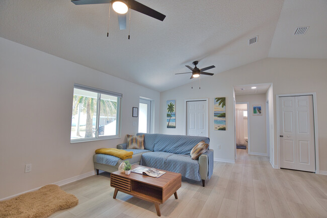 Building Photo - 3887 Hawkeye Cir