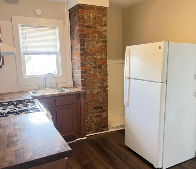 Building Photo - Welcome to our charming 1 bedroom