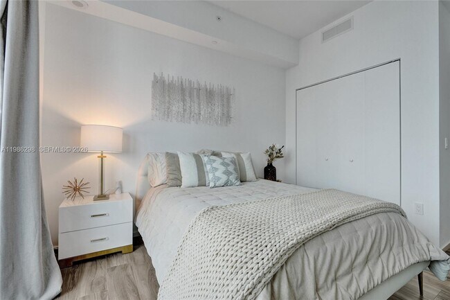 Building Photo - 801 S Miami Ave