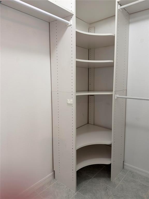 Building Photo - 13726 Meadowpark Ave