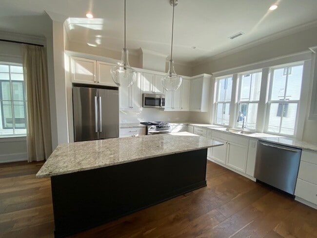 Building Photo - Welcome to our luxurious townhouse in the ...