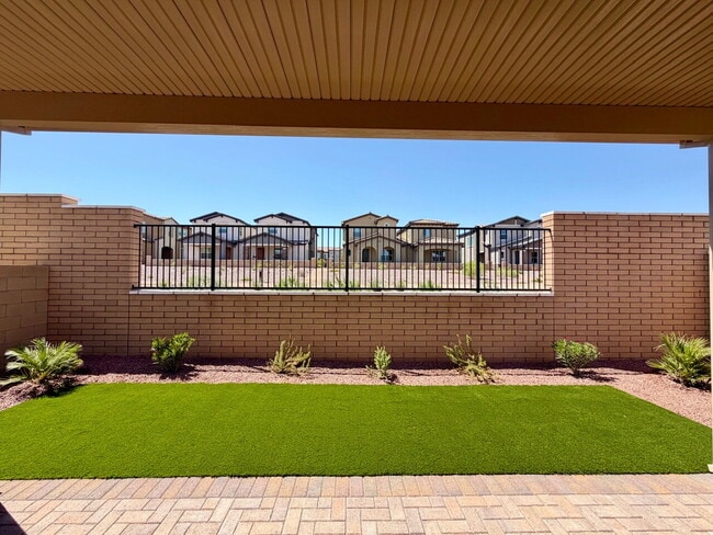 Building Photo - GORGEOUS 4 BED 3 BATH 2 CAR GARAGE SINGLE FAMILY HOME W/ LOFT, VAULTED ENTRYWAY, BACKYARD, AND BE...