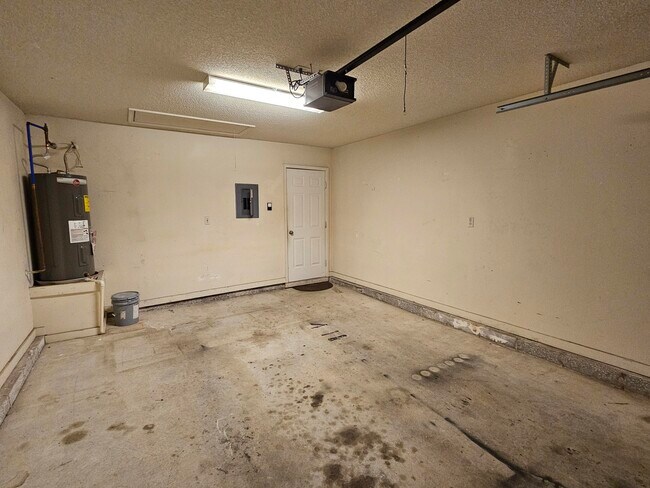 Building Photo - 2787 Bay Club Dr