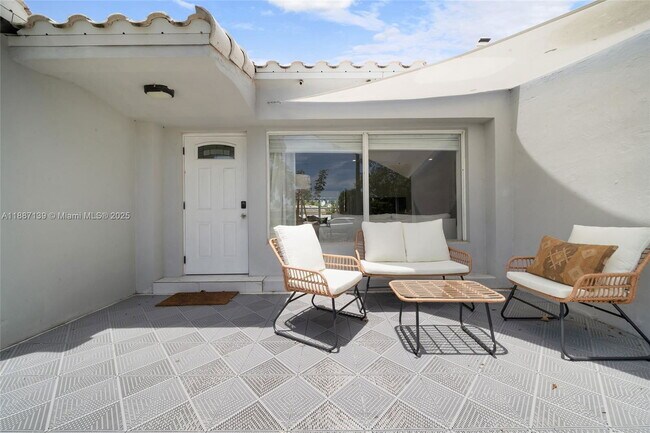 Building Photo - 1625 Hollywood Blvd