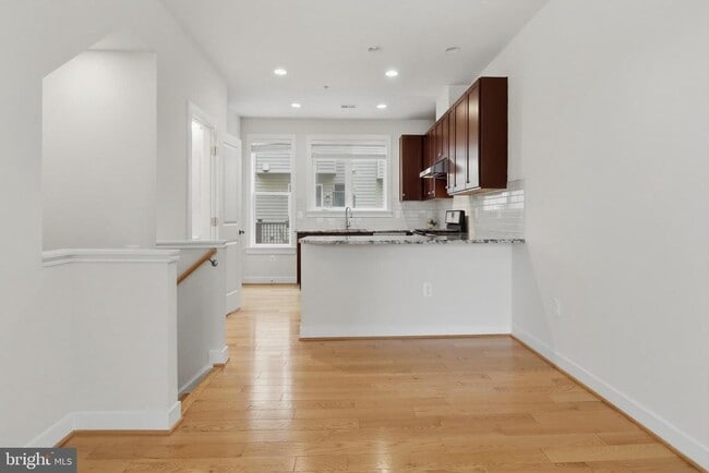 Building Photo - 16199 Columbus Ave