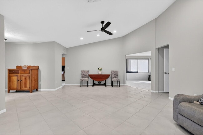 Building Photo - 870 NW 32nd Ave