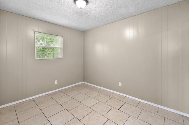 Building Photo - 1611 Jones St