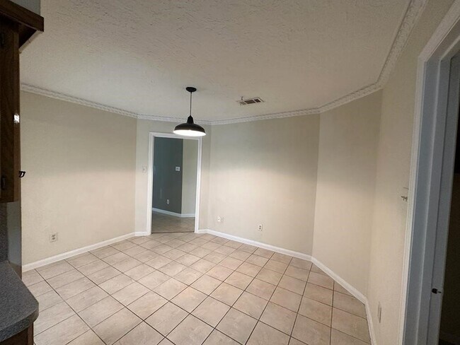 Building Photo - 239 Kings Way