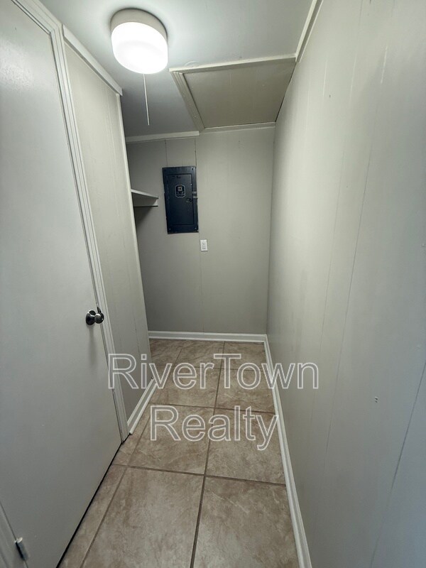 Building Photo - 4867 Dianne Dr