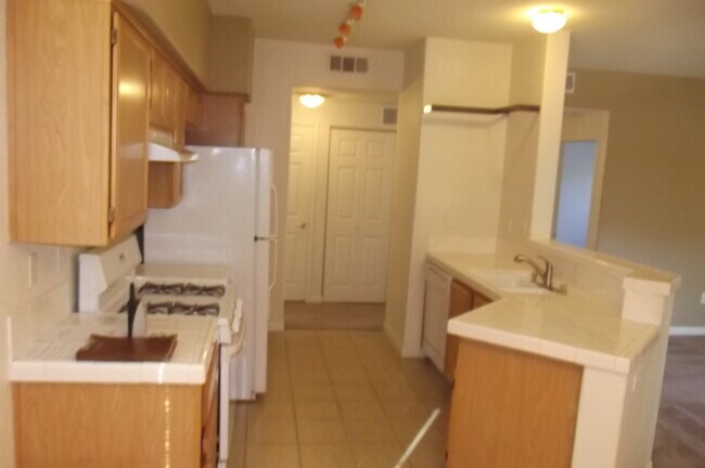 Building Photo - 1050 E Cactus Ave
