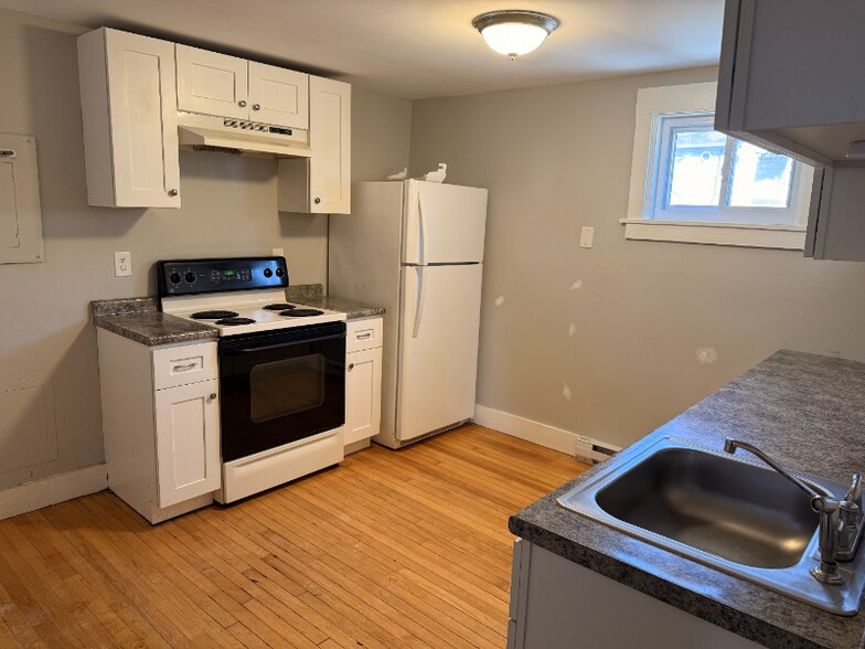 Building Photo - 557 Pine St