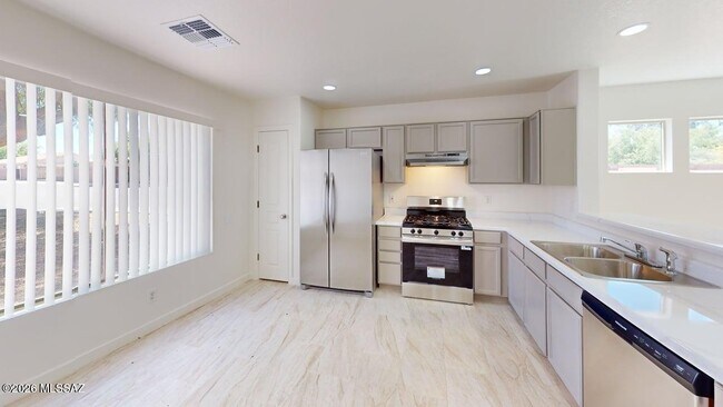 Building Photo - 2574 W Southern Star Dr