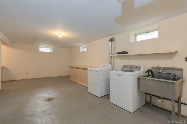 Building Photo - 30 Cassilis Ave