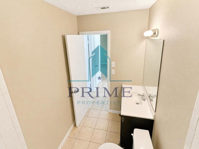 Building Photo - 9900 Randall Dr