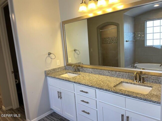 Building Photo - 1144 Morton Pl