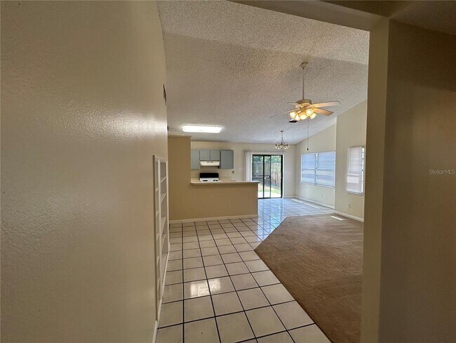 Building Photo - 1431 Tiverton Dr