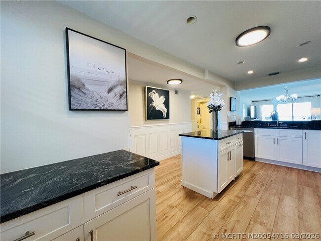 Building Photo - 10044 S Ocean Dr