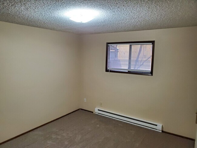 Building Photo - Cozy North Spokane 2BR with New Carpet & Prime Location