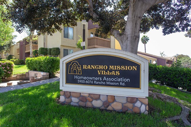 Building Photo - Mission Valley 1 Bedroom Condo w/ Pool, Spa, Fitness Center!