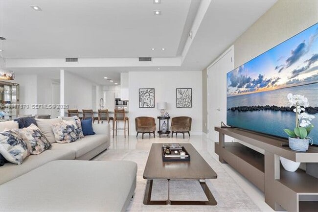 Building Photo - 17475 Collins Ave