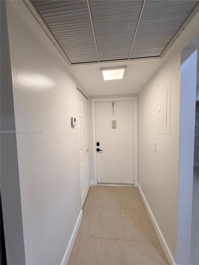 Building Photo - 20730 NE 8th Ct