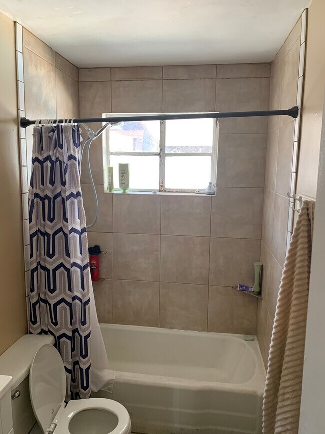 Building Photo - WALK TO - ASU AREA — Remodeled 5 Bedroom 3 bath Home with Pool - Next to Light Rail stop.