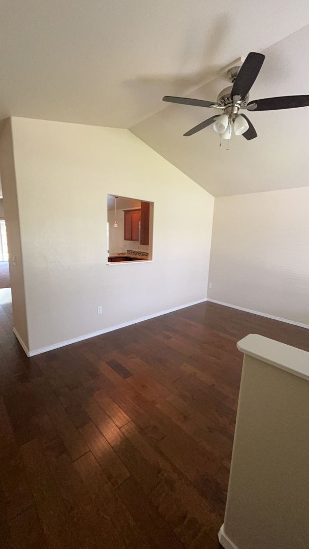 Building Photo - 3 Bedroom 2 Bath Home