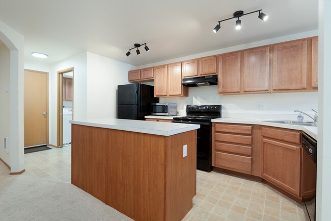 Building Photo - 2732 Hidden Springs Loop SE