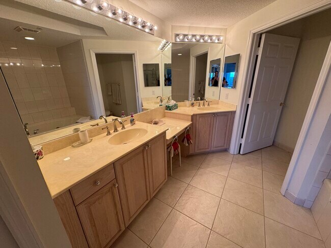 Building Photo - 221 Ocean Grande Blvd