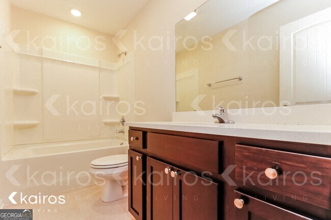 Building Photo - 22 Red Oak Dr.