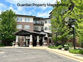 Building Photo - St Louis Park Condo, Ground Level Walk Out...