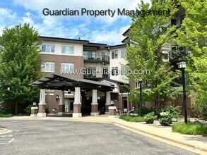 Building Photo - St Louis Park Condo, Ground Level Walk Out...