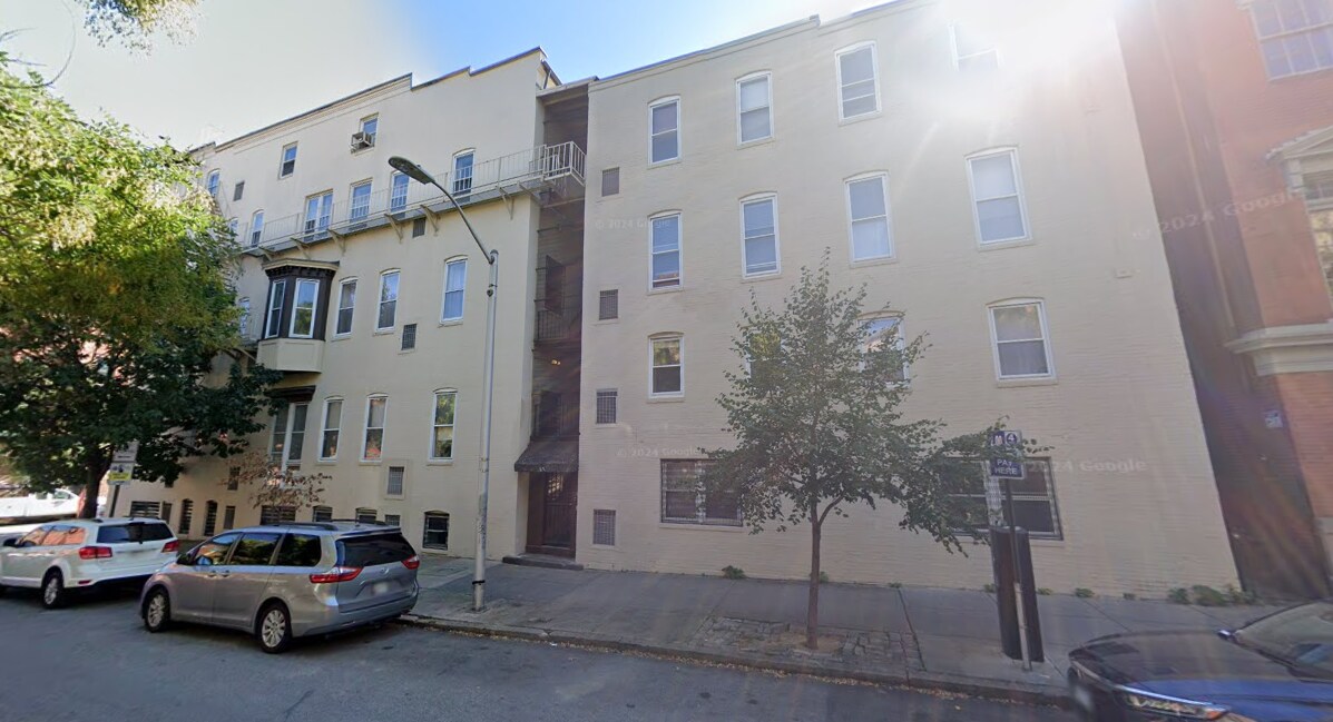 Building Photo - 15 E Read St