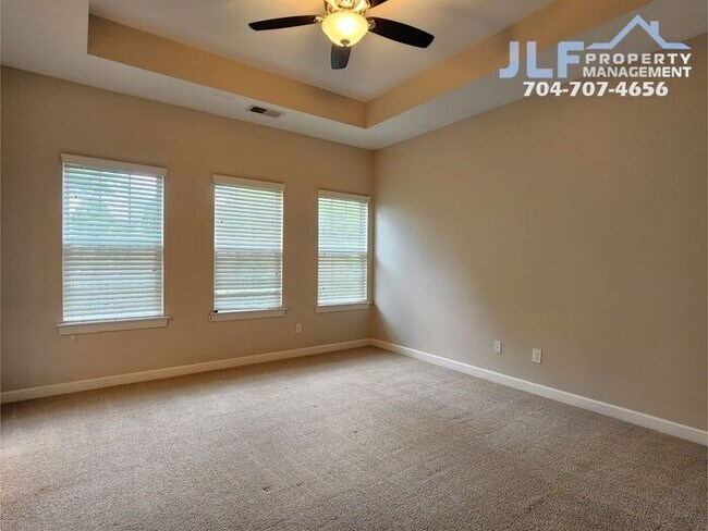 Building Photo - Beautiful 2 Story Condo in the Ballantyne Area of Charlotte!