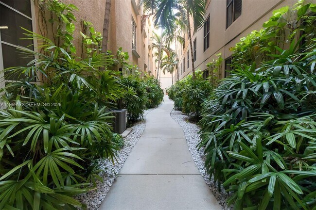 Building Photo - 3001 NE 185th St