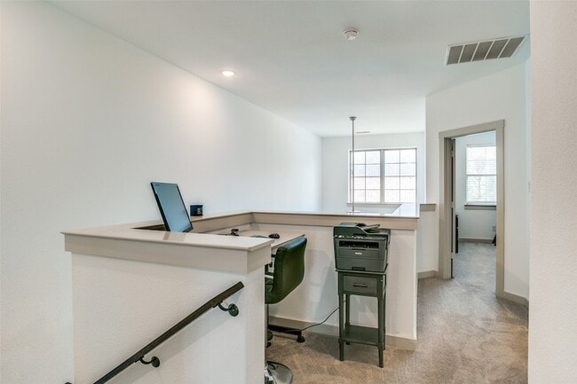 Building Photo - 1213 Casselberry Dr