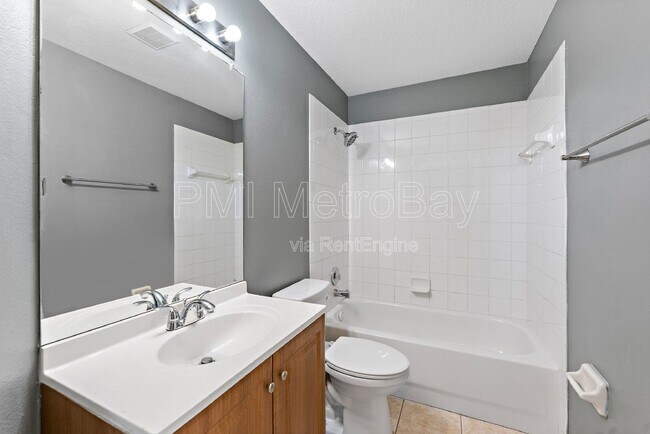 Building Photo - 1010 Summer Breeze Dr