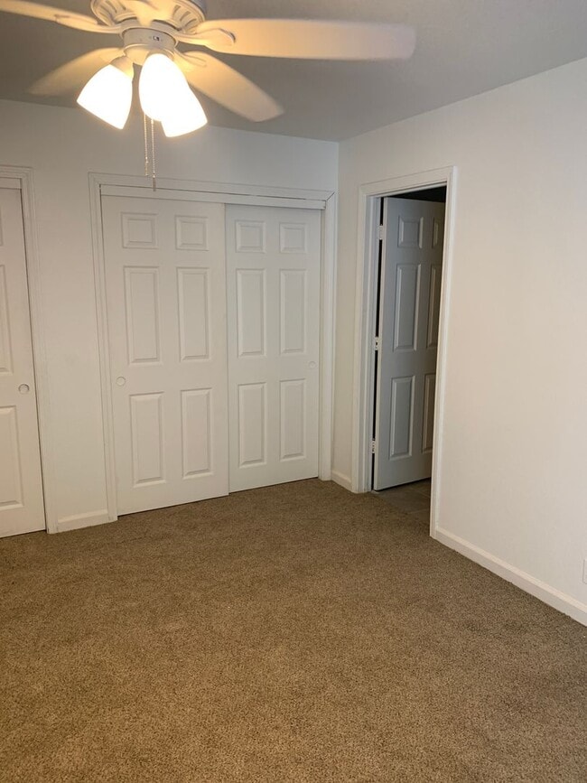 Building Photo - Recently-remodeled 3 bed 2 bath