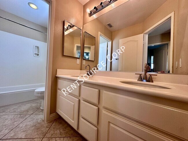 Building Photo - 5053 Woodbridge Ln
