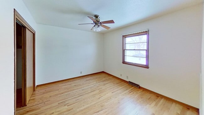 Building Photo - Updated two bedroom ranch duplex with partial basement finish, detached garage, close to mall/sho...